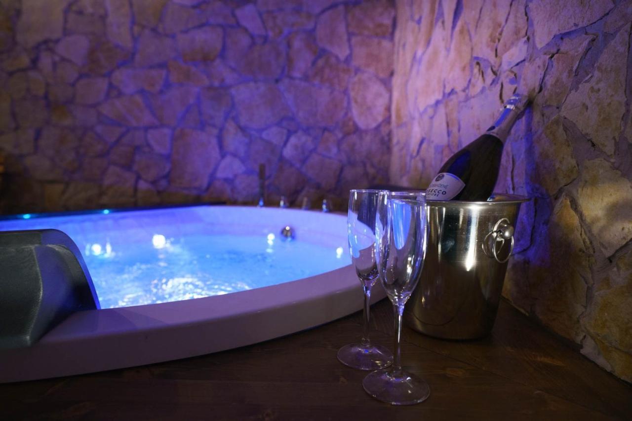 Spa Room Sicilia - Intera Casa Con Spa Privata Jacuzzi Sauna Bagno Di Vapore Ad Uso Illimitato โรโซลีนี ภายนอก รูปภาพ